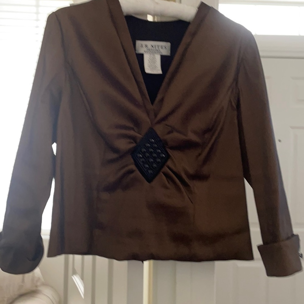 J.R. NITES size 14 PETITE By CALIENDO BROWN 3/4 SLEEVE, V NECkk ( see pictures)